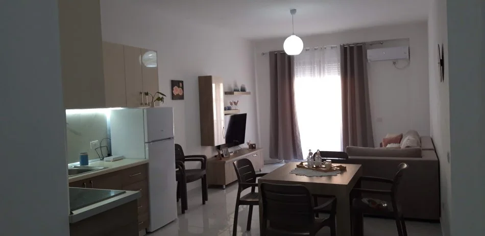 Radhime - Orikum, jepet me qera apartament 1+1+Aneks+Ballkon Kati 3, 84 m² 250 € (Bulevardi Princesha rugjine)