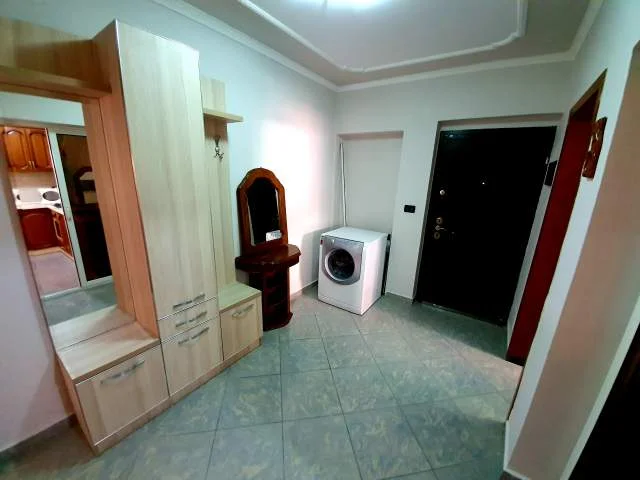 Myslym Shyri Qera 60.000 leke 60 m² (prane gjimnazit Faik Konica)