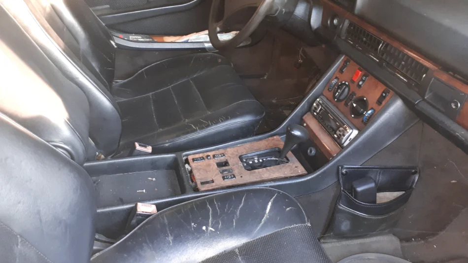 Struge, Shes limo limuzina mercedes 560 sel