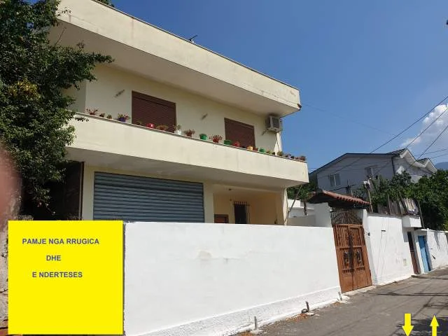 Tirane, Shitet Ndërtesë e përzier, ideale për servis makinash, punishte dhe banim me 2-kate, sip.truall 162m², sip.ndërtuar 250m² Cmim 305'000 euro, 100m nga rreth-rrotullimi ri Shkozës mbi Lanë, tek Poligrafiku/Kryegjyshata, në fund rr.A.Demi e kryqëzimi me rr.S.Petrela ose 800mnga Maternitet Ri.