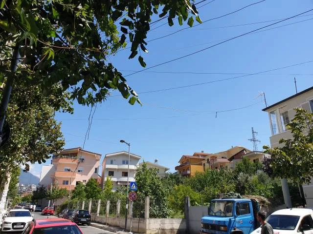 Tirane: Shitet Truall për ndertim siperfaqe 250m², Cmimi 350 euro €/m², në zonën e Vilave Gjermane / mbi fushat e Qytetit Studenti, Rruga .Gramoz Pashko, mbi Fak. Ekonomik / isht-Terminali Elbasanit,1.5 km / 15-min këmb Ura/Unaza rr. Elbasanit, Tirane