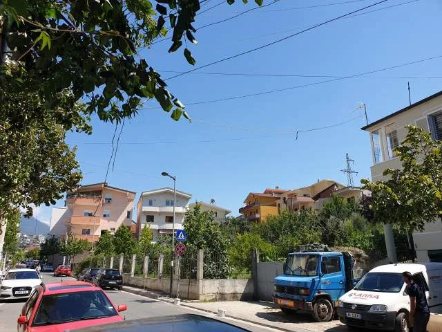 Tirane: Shitet Truall për ndertim siperfaqe 250m², Cmimi 350 euro €/m², në zonën e Vilave Gjermane / mbi fushat e Qytetit Studenti, Rruga .Gramoz Pashko, mbi Fak. Ekonomik / isht-Terminali Elbasanit,1.5 km / 15-min këmb Ura/Unaza rr. Elbasanit, Tirane