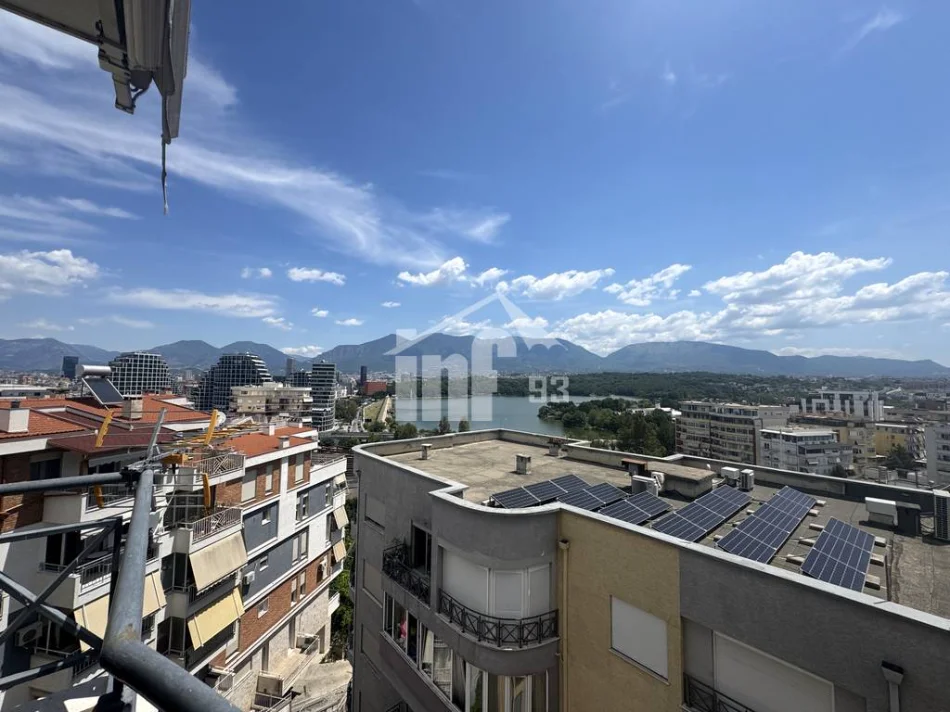Tirane, shitet apartament 4+1 Kati 5, 200 m² (PËRBALLË LIQENIT ARTIFICIAL, PRANË KOPËSHTIT ZOOLOGJIK)