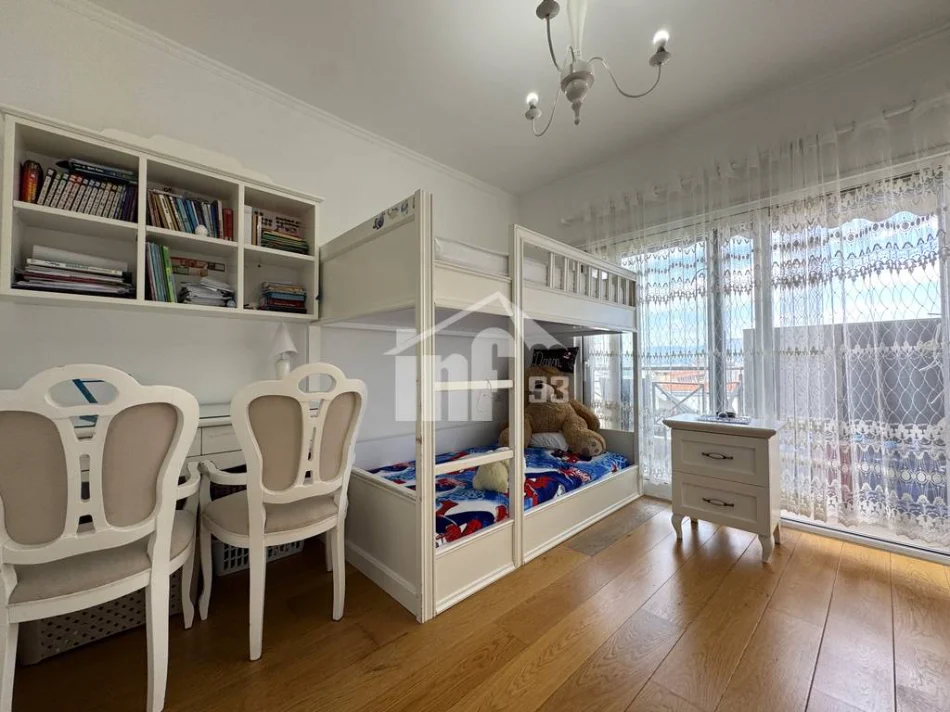 Tirane, shitet apartament 4+1 Kati 5, 200 m² (PËRBALLË LIQENIT ARTIFICIAL, PRANË KOPËSHTIT ZOOLOGJIK)