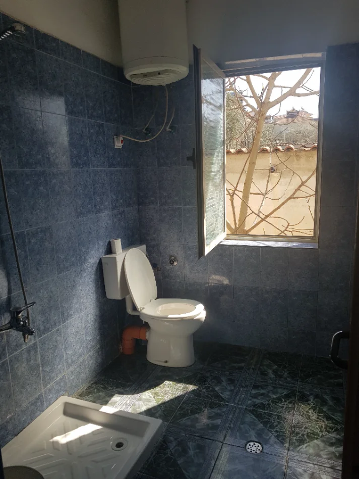 Tirane, jepet me qera shtepi 2+1 Kati 2, 1 m² 450 € (Rruga Kristaq Capo)