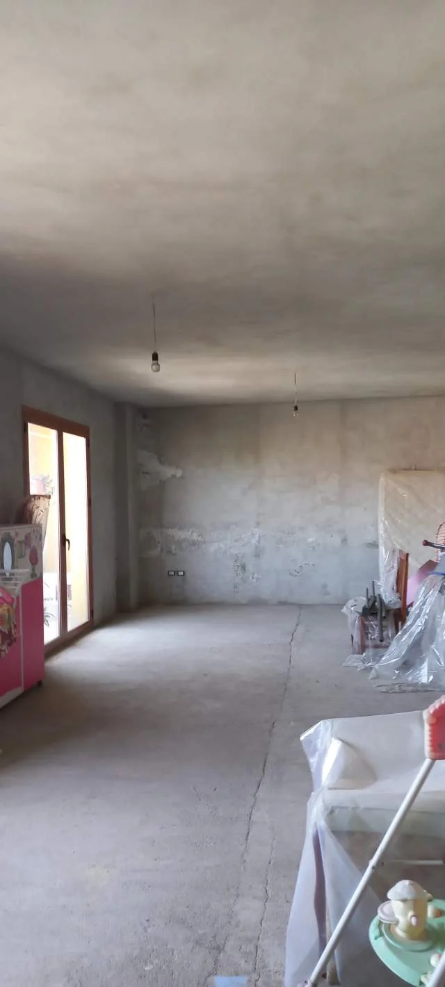 Tirane, ,Shitet Okazion! Apartament/kati 3-të, tip.2+1,ballkon, mundësi për 3+1,sip.143m², në ndërtes me 4-kate,Cmimi 1500€/m², në rr.Pjetër Gurakuqi, pranë rrethe-rrotullimi ShKozës