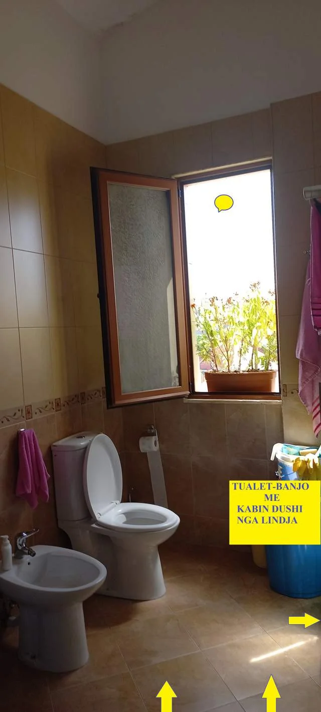 Shitet Apartament i bollshëm, 3+1 me 2-banjo, ballkon, 143m², kat 4, ndërtes 4-kate me çati, 1500 €/m², në rr. Pjetër Gurakuqi, 900m nga Materniteti Ri