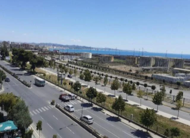 Shitet ndertese 6 kateshe perballe me portin ne durres