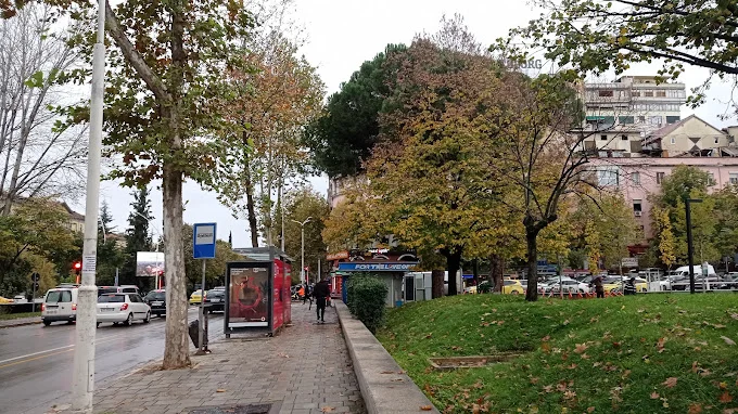 Tirane, shitet Kati 0, 36 m² 90.000 € (Dyqan ne Shitje tek Shallvaret)