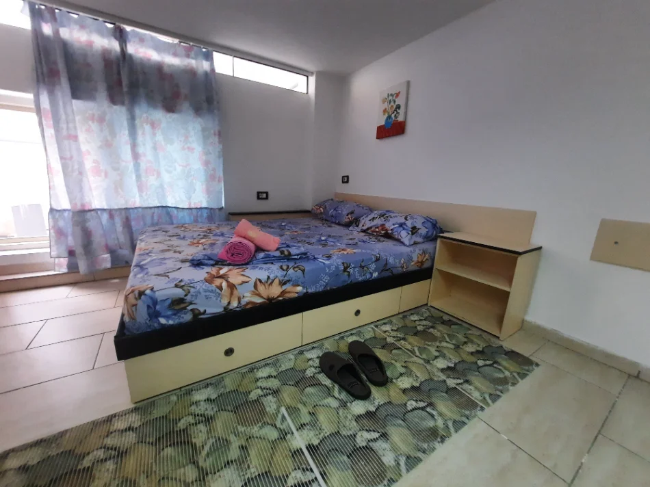 Tirane, jepet me qera garsonier 1+1 Kati 2, 37 m² 320 € (Rruga 5 maji prane qendres tregtare concord)