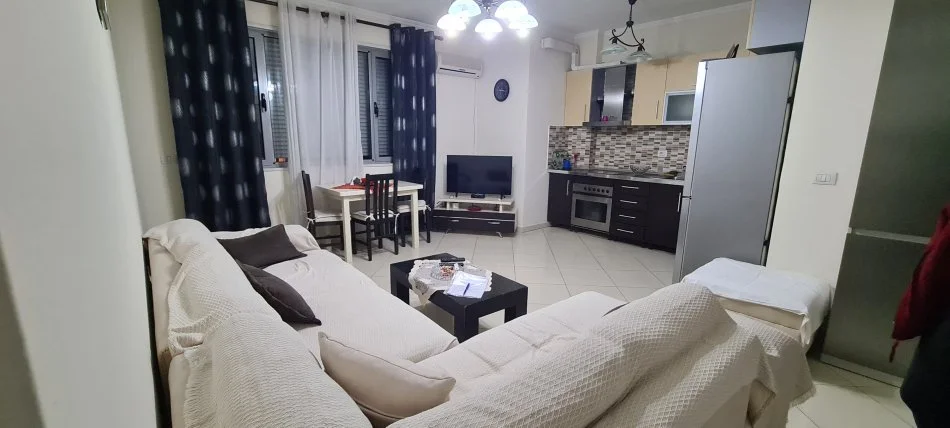 Tirane, jepet me qera apartament 2+1+Ballkon Kati 2, 90 m² 350 € 