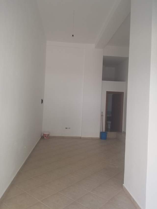 Tirane, shitet dyqan Kati 0, 33 m² 63.000 € (Astir)