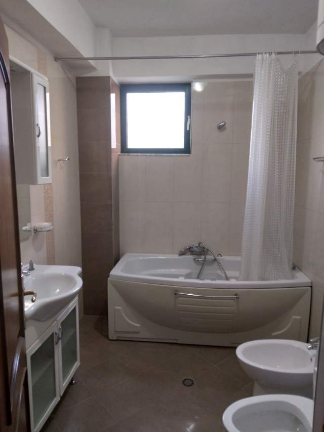 Tirane, shitet apartament 3+1+2+A+BLK, Kati 3, 166 m², 280.000 Euro (Ismail Qemali), prane Piceri Era.
