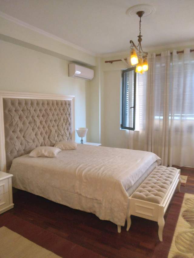 Tirane, shitet apartament 3+1+2+A+BLK, Kati 3, 166 m², 280.000 Euro (Ismail Qemali), prane Piceri Era.