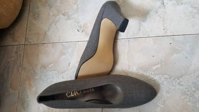 Tirane, Shes këpucë dhe sandale italiane për gra.Lajmërimi 1