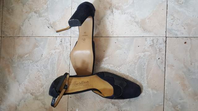 Tirane, Shes këpucë dhe sandale italiane për gra.Lajmërimi 1