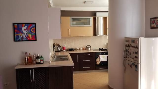 Tirane, jepet me qera apartament 3+1+A+BLK Kati 2, 110 m² 550  (Sali Butka)