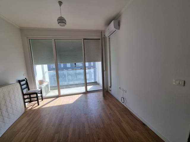 Tirane, jepet me qera apartament 1+1+BLK Kati 5, 70 m² 350 Euro (Flori di bosco)