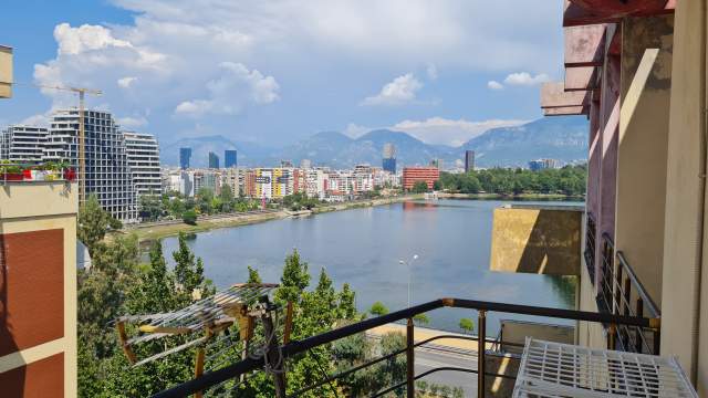 Tirane, jepet me qera apartament 2+1+BLK 120 m² 600Euro (Rr Bilal Sina)