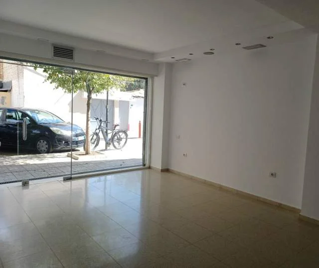 Tirane, shes dyqan Kati 0, 40 m² 2.800 Euro/m2