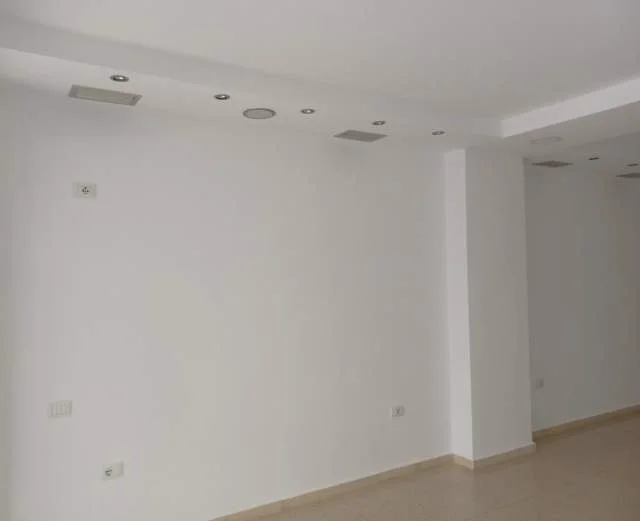 Tirane, shes dyqan Kati 0, 40 m² 2.800 Euro/m2