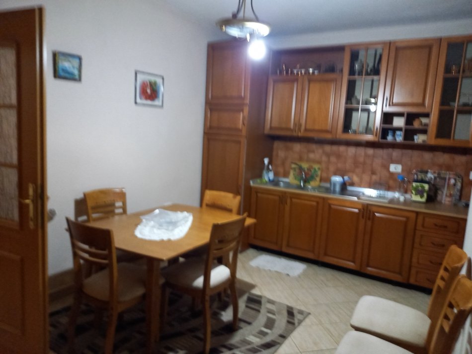 Tirane, jepet me qera apartament 2+1+Ballkon Kati 2, 100 m² 670 € (Sami Frasheri/Juridiku)