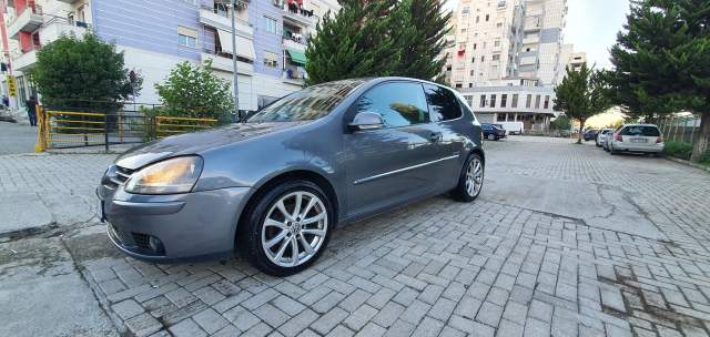 Tirane, shes makine Volkswagen golf 5 Viti 2008, 3.800 Euro