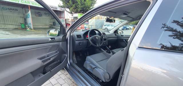 Tirane, shes makine Volkswagen golf 5 Viti 2008, 3.800 Euro