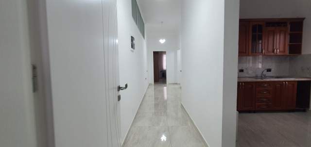 Tirane, jepet me qera apartament 2+1 Kati 1, 110 m² 28.000 Leke