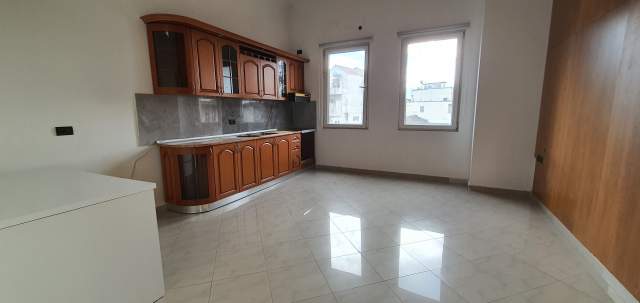 Tirane, jepet me qera apartament 3+1+A Kati 1, 150 m² 30.000 Leke (ali ibra)