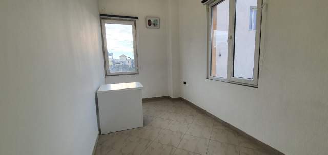 Tirane, jepet me qera apartament 3+1+A Kati 1, 150 m² 30.000 Leke (ali ibra)