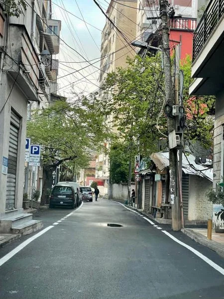 Tirane, jepet me qera ambjent biznesi Kati 0, 70 m² 1.500 € (Rruga Islam Alla)