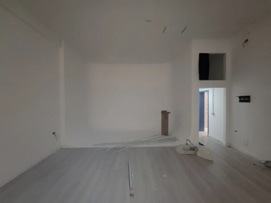 Tirane, shitet ambjent biznesi Kati 0, 98 m² 165.000 € (Rruga Mihal Grameno)