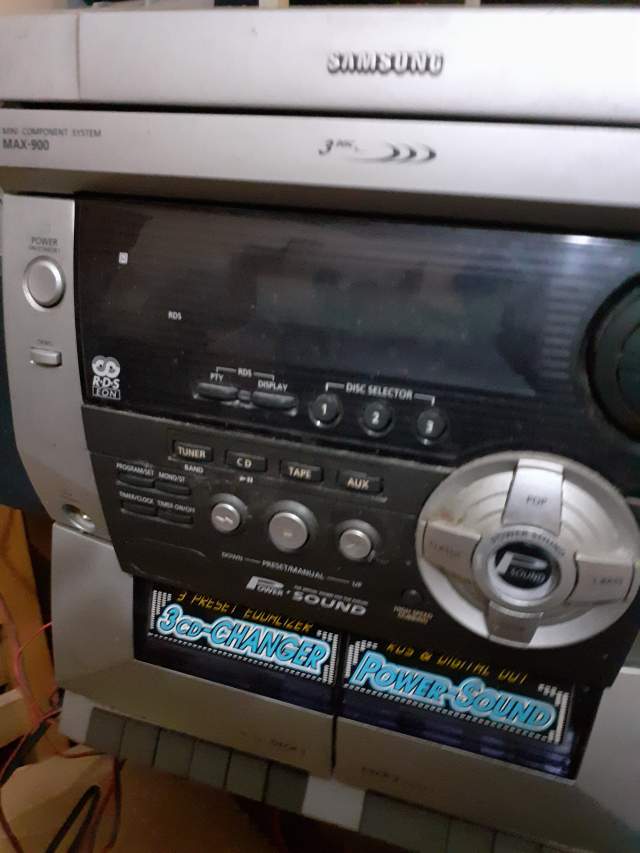 Tirane, shes MINI stereo me tre ndërrues CD Max-900 15.000 Leke