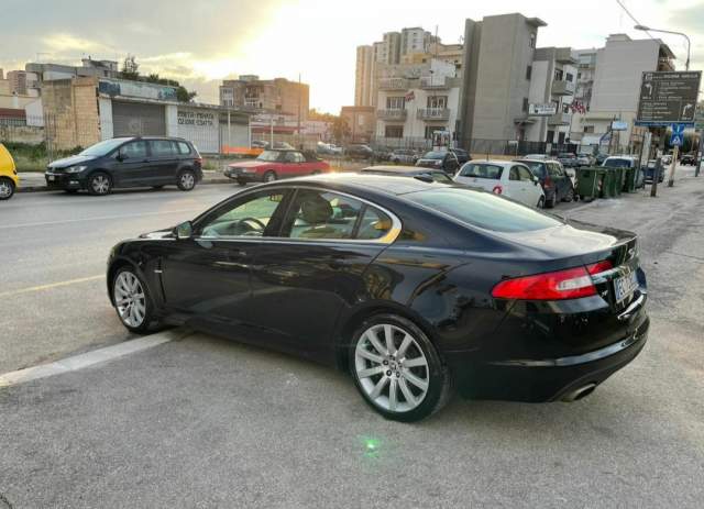 Tirane, shes makine Jaguar Viti 2010, 5.800 Euro