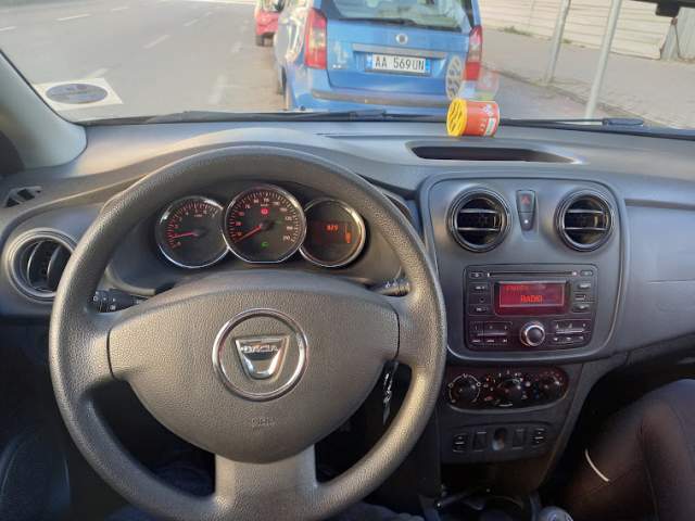 Tirane, shitet makine Dacia sandero Viti 2015, 5.000 Euro