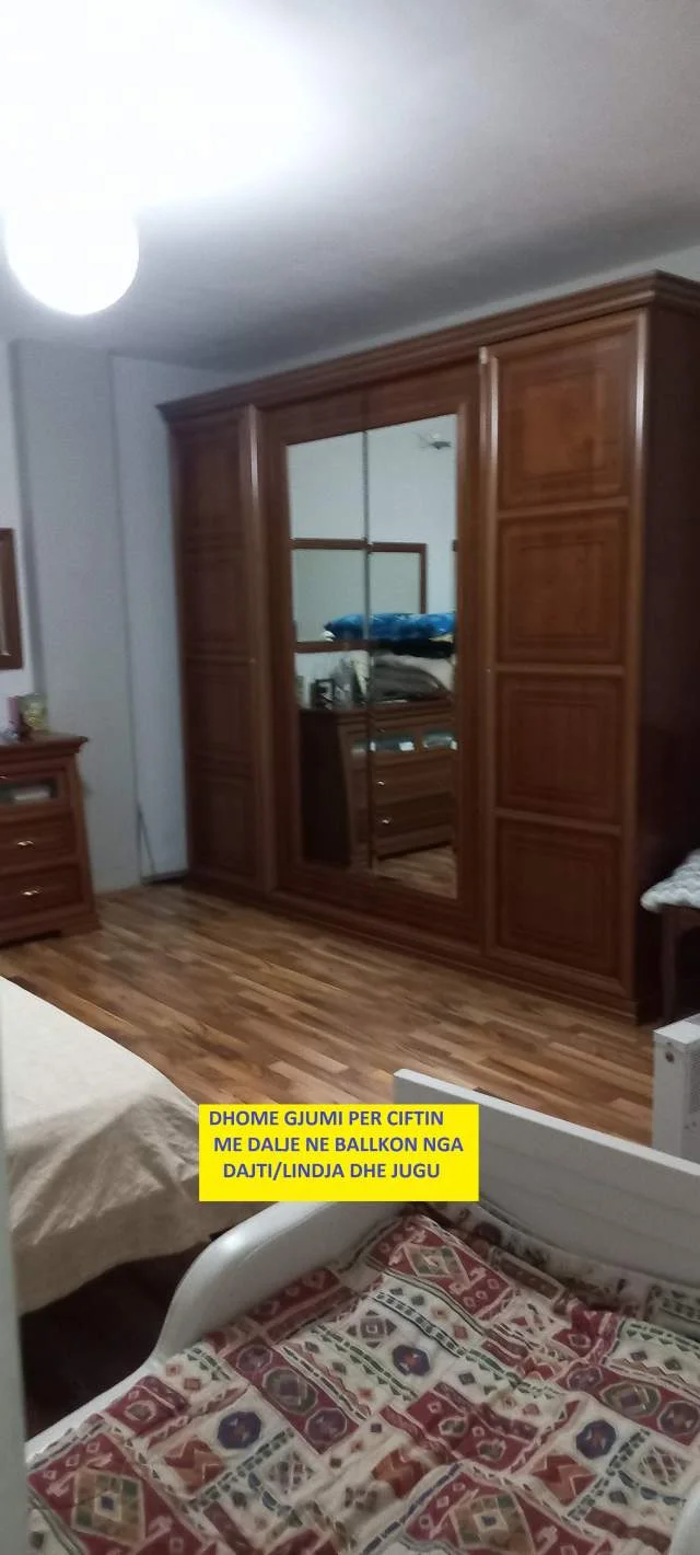 Apartament cilësor, luksoz, kompletuar, tip 3+1, 130m², 2-banjo, 3-ballkone, kat 8, Pallat Ri 8-kate mbi tokë, Qera 2000€/muaj, tek Sheshi Uillson/ Bllok qendër Tiranës