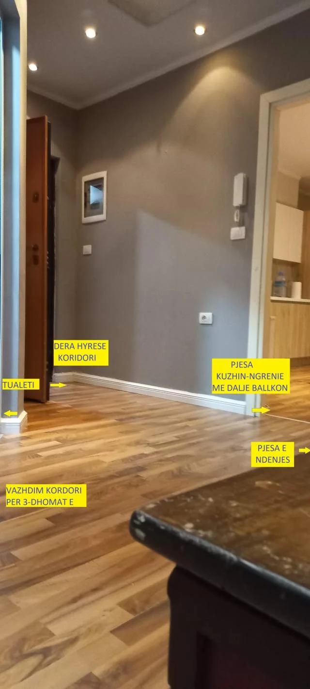 Apartament cilësor, luksoz, kompletuar, tip 3+1, 130m², 2-banjo, 3-ballkone, kat 8, Pallat Ri 8-kate mbi tokë, Qera 2000€/muaj, tek Sheshi Uillson/ Bllok qendër Tiranës