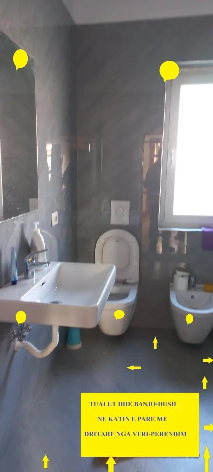 Tirane, Qera Shtëpi/Vile 3-kate, oborr  e bahçe, kat përdhes magazin, kati 2-të për gatim-ngrënie, ndënje, kati 3-të me 3-dhoma gjumi, qera1500€/muaj, në rr.Kristaq Capo e Abedin Pasha, si dhe rr.P.Budi, 200m pallati Grand/Todi Shkurti, 1.1-km nga Ura Elbasanit/Shkolla Baletit, 800m nga Ura Brrylit