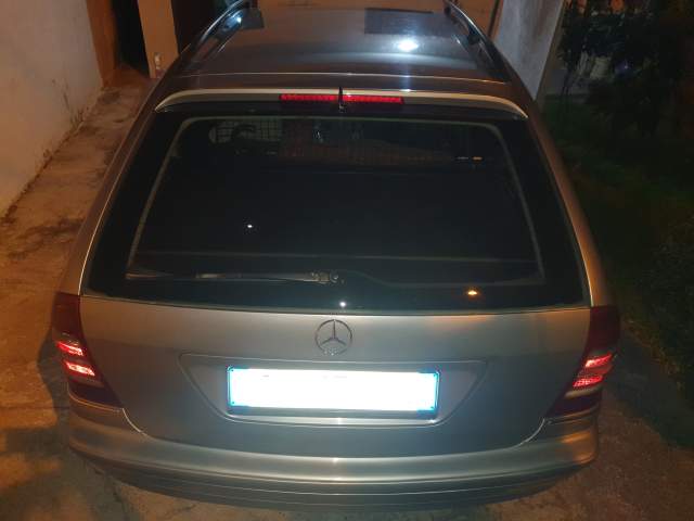 Tirane, shitet makine karavan Mercedes-Benz C220 Viti 2005