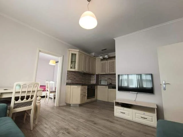 Tirane, jepet me qera apartament 1+1+BLK Kati 3, 60 m² (Ish Parku autobuzave (Nisharak), mbrapa Square 21)