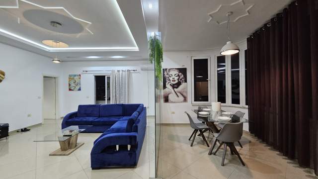 Tirane, jepet me qera Penthouse 1+1+BLK Kati 11, 100 m² 700 Euro (Myslym Shyri)