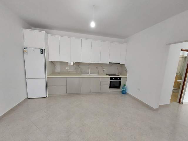 Tirane, jepet me qera apartament 2+1+BLK Kati 8, 128 m² 300 Euro (Teodor keko)