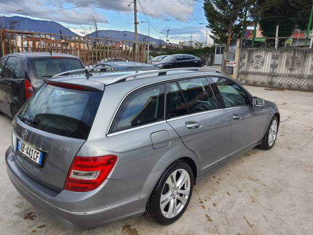 Tirane, shes makine karavan Mercedes-Benz Viti 2013, 10.600 Euro