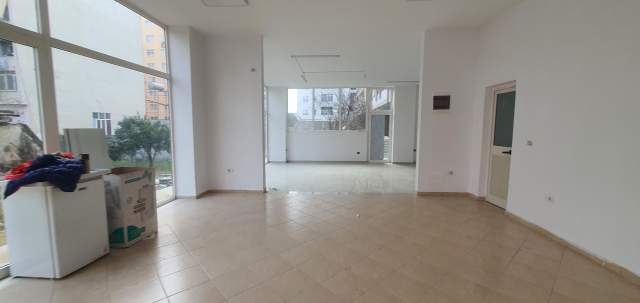 Tirane, jepet me qera dyqan Kati 0, 110 m² 60.000 Leke (Loni Ligori)