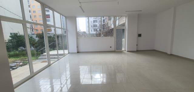 Tirane, jepet me qera dyqan Kati 0, 110 m² 60.000 Leke (Loni Ligori)