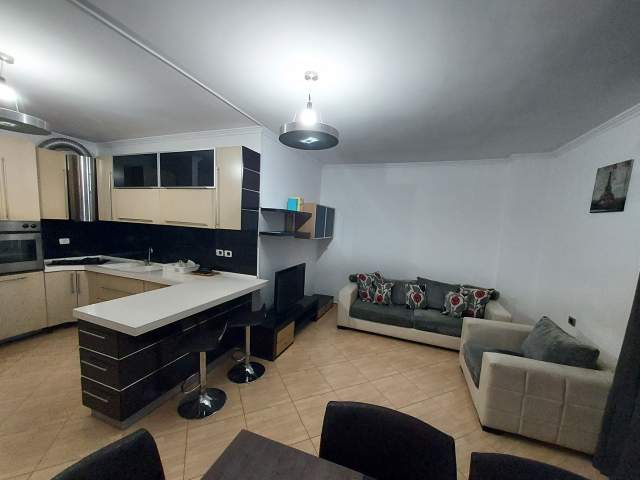 Tirane, jepet me qera apartament 2+1+BLK Kati 7, 90 m² 33.000 Leke (Sotir Caci)