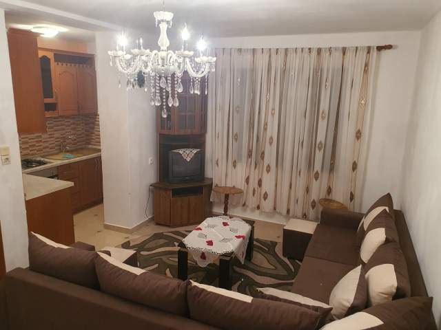 Tirane, jepet me qera garsonier 1+1 Kati 1, 38 m² 20.000 Leke (Bajo topulli)