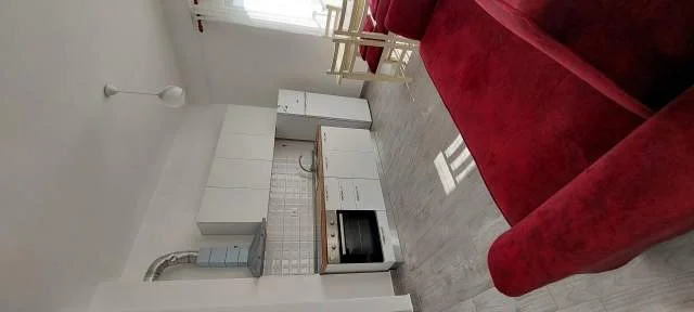 Tirane, jepet me qera garsonier Kati 4, 36 m² 35.000 Leke (Selaudin Zorba)