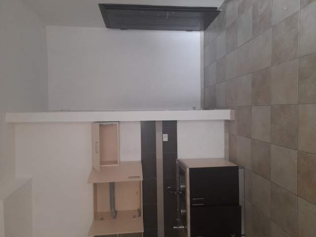 Tirane, jepet me qera apartament 1+1 Kati 1, 50 m² 20.000 Leke (Loni Ligori)